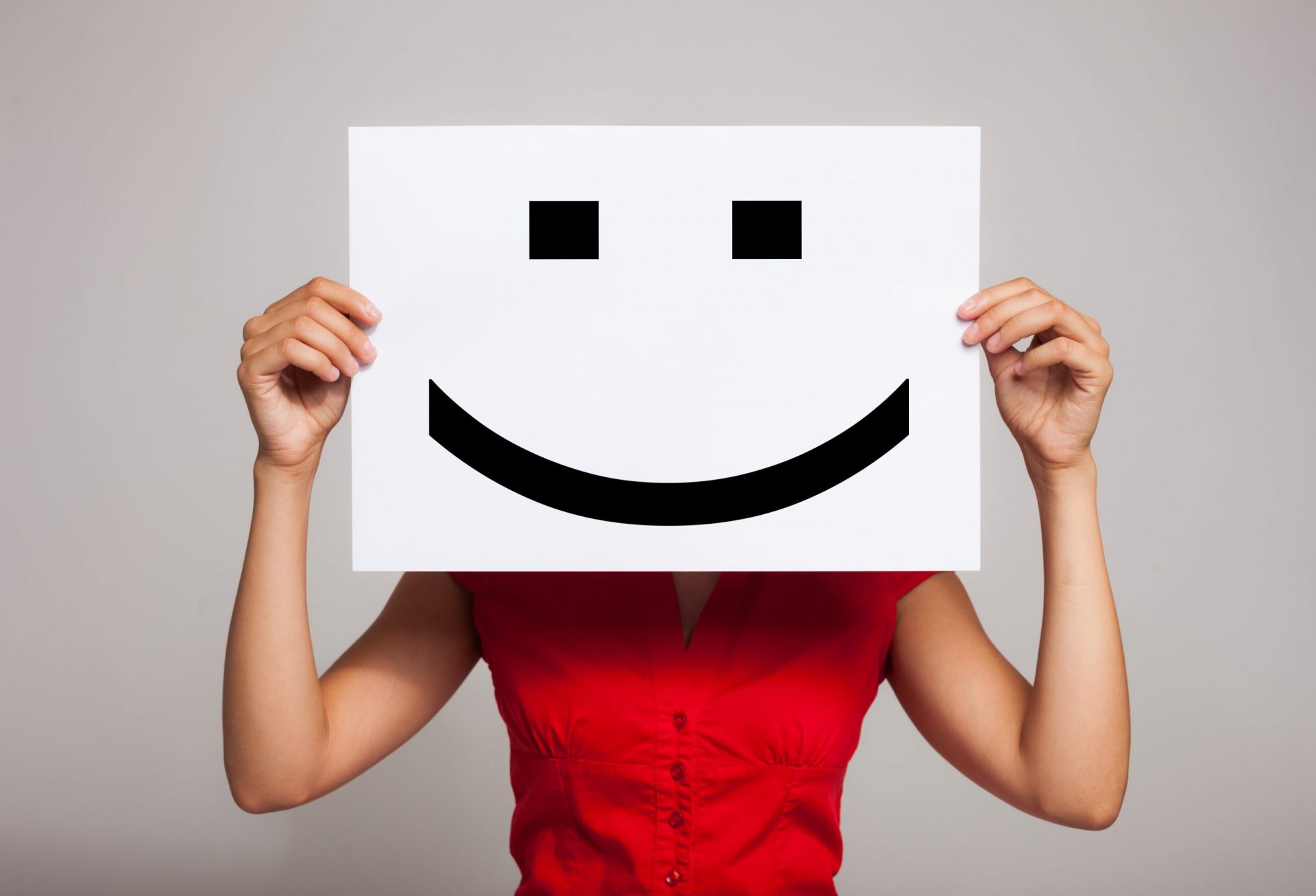 smiley cardboard representing happy affiliate doing email marketing for affiliate marketing